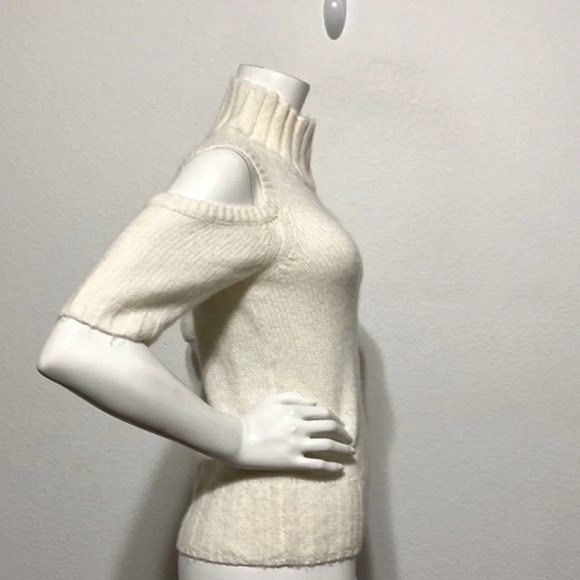 Express NEW Turtleneck Cold Shoulder Sleeve Wool Blend Sweater Cream Size Medium - Picture 3 of 9